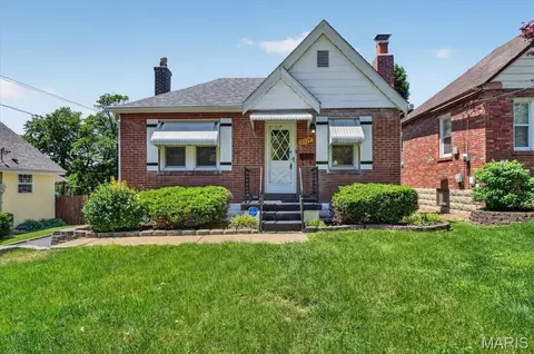 2339 Dawes Pl, Overland, MO 63114