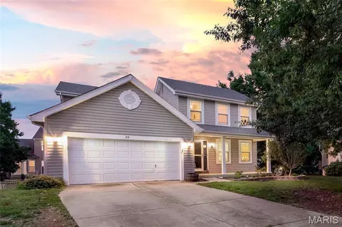 26 Fairwoods Ct, O'fallon, MO 63368