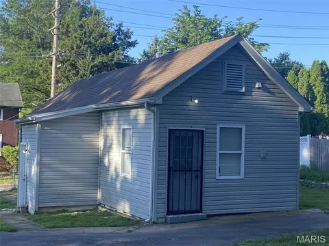 225 E Arlee Ave, Saint Louis, MO 63125