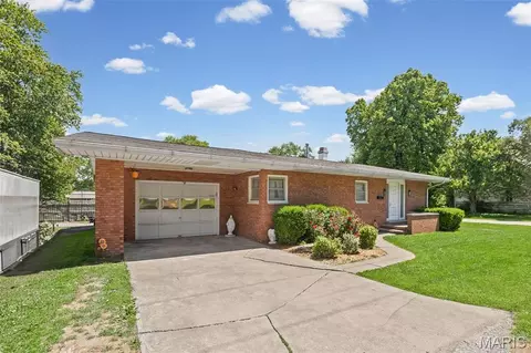115 W 5th South St, Mount Olive, IL 62069