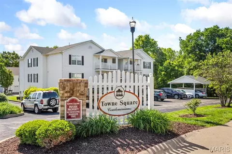 100 Towne Square Ct #B, Eureka, MO 63025