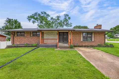 710 Peace Haven Dr, Saint Louis, MO 63125