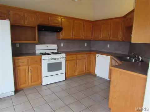 Kitchen - 16910 Limestone Ln, Dixon, MO 65459 photo 1 of 2