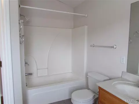 Bath - 16910 Limestone Ln, Dixon, MO 65459 photo 3 of 4