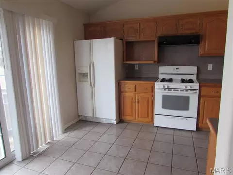 Kitchen - 16910 Limestone Ln, Dixon, MO 65459 photo 2 of 2