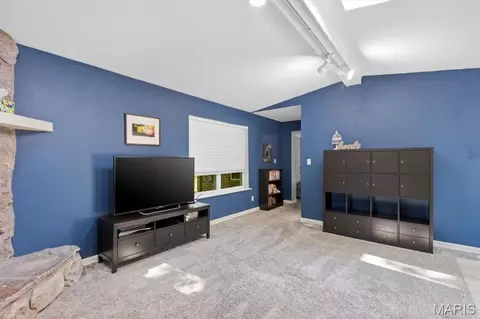 Living - 112 Willow Dr, Eureka, MO 63025 photo 2 of 2