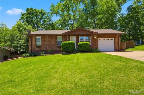 112 Willow Dr, Eureka, MO 63025
