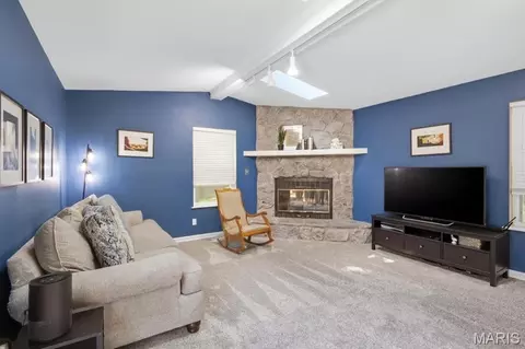 Living - 112 Willow Dr, Eureka, MO 63025 photo 1 of 2