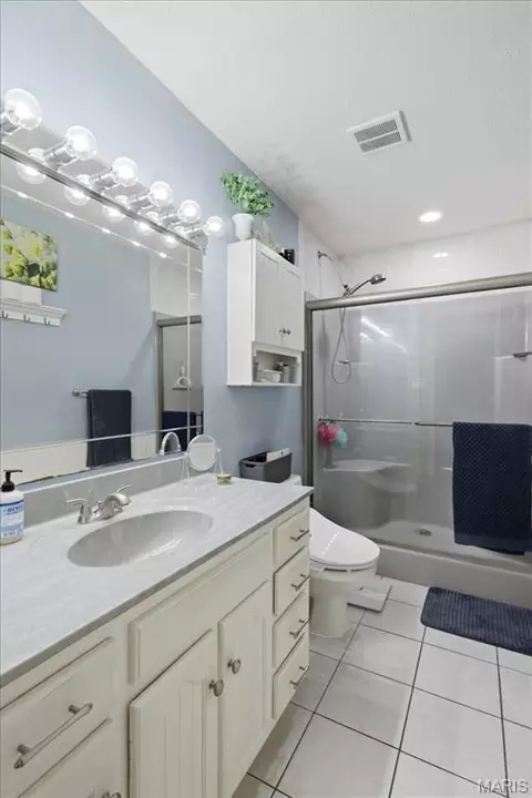 Bath - 112 Willow Dr, Eureka, MO 63025 photo 2 of 3