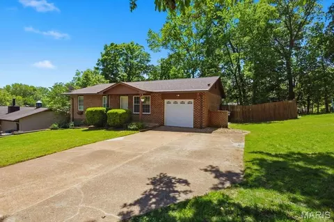 Exterior - 112 Willow Dr, Eureka, MO 63025 photo 2 of 12