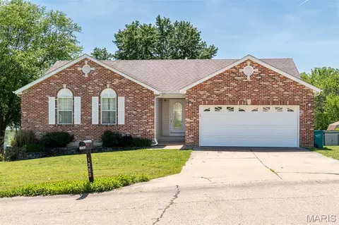 1383 Oakridge Estates Dr, Saint Clair, MO 63077