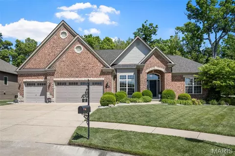 526 Elm Creek Dr, Wentzville, MO 63385