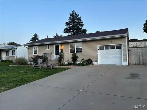 7724 General Sherman Ln, Saint Louis, MO 63123