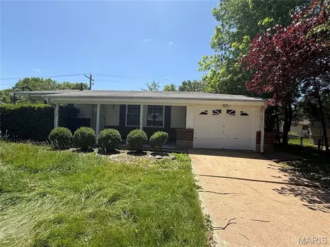 1328 Coppergate Ln, Saint Louis, MO 63138