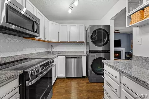 9125 N Swan Cir, Brentwood, MO 63144