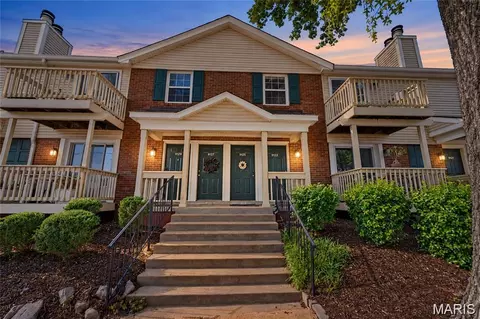 9125 N Swan Cir, Brentwood, MO 63144