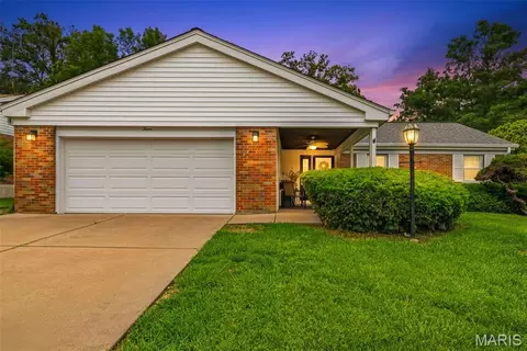 12 Graeler Dr, Saint Louis, MO 63146