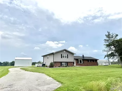 8757 Us Rt 50, Lebanon, IL 62254