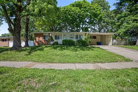 1145 Cheyenne Dr, Florissant, MO 63033
