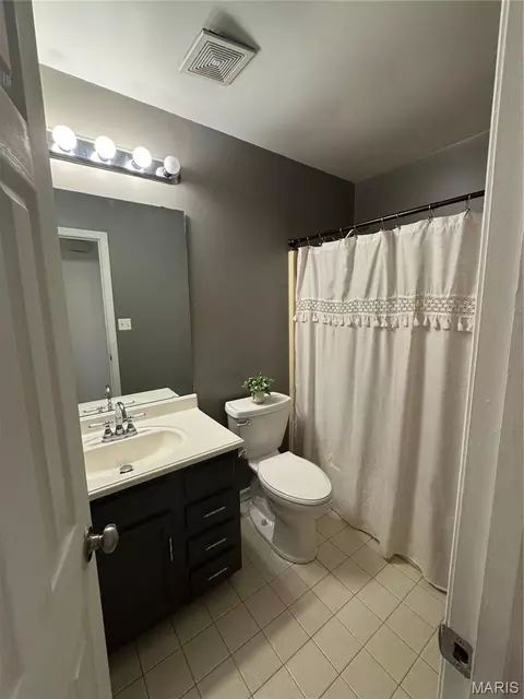Bath - 1018 Sara Jane Ln, Saint Clair, MO 63077 photo 1 of 4