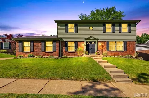 10246 Gregory Ct, Saint Louis, MO 63128