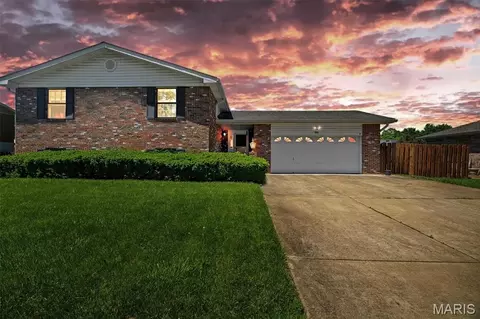 5860 Blackberry Dr, Imperial, MO 63052