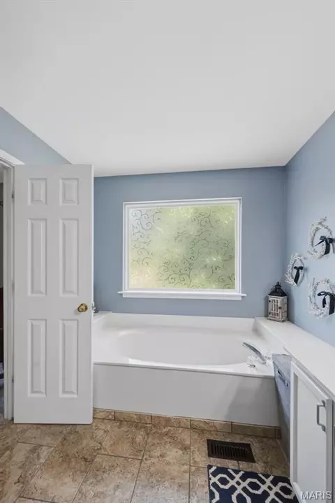 329 Gateford Dr, Ballwin, MO 63021 photo 23