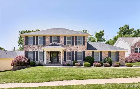 1726 Connemara Dr, Manchester, MO 63021