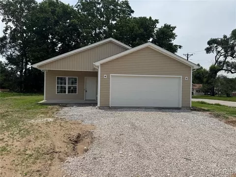 217 S 6th St, Elsberry, MO 63343