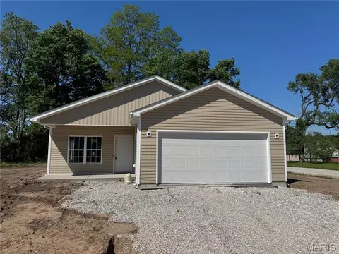 217 S 6th St, Elsberry, MO 63343