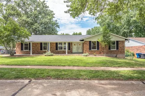 3633 Rue De Renard, Florissant, MO 63034