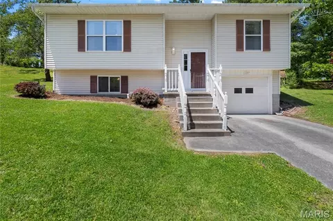 1147 Hannah St, Jackson, MO 63755