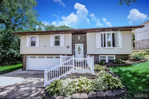 617 E Airwood Dr, Rosewood Heights, IL 62024
