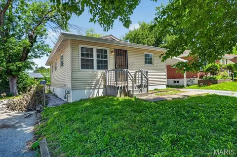 1225 Lakeview Ave, Saint Louis, MO 63138