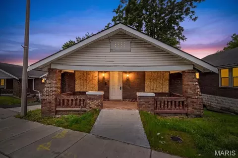 6842 Natural Bridge Rd, Beverly Hills, MO 63121