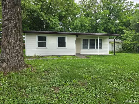 1301 Saint Zita Ln, Cahokia, IL 62206