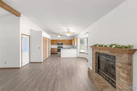 Living - 1681 Ridge Rd, Jackson, MO 63755 photo 2 of 5
