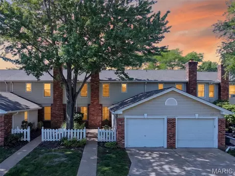 13304 Streamwood Dr, Saint Louis, MO 63141