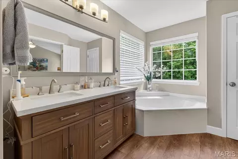 Bath - 1342 Oak Borough Dr, Ballwin, MO 63021 photo 4 of 5
