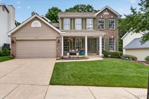 1342 Oak Borough Dr, Ballwin, MO 63021