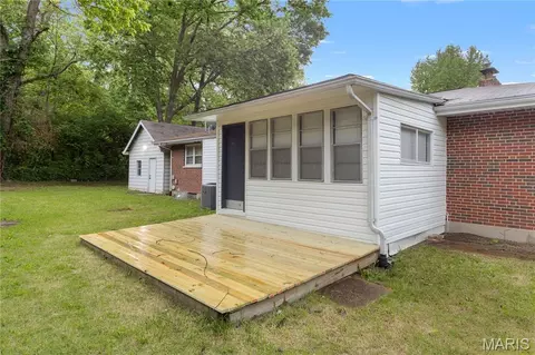 Exterior - 931 Thatcher Ave, Ferguson, MO 63135 photo 2 of 4