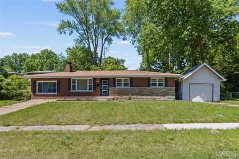 931 Thatcher Ave, Ferguson, MO 63135