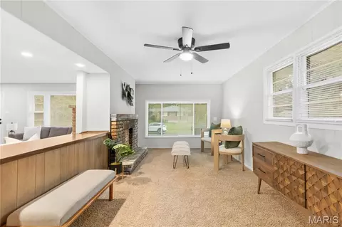 Living - 931 Thatcher Ave, Ferguson, MO 63135 photo 4 of 6