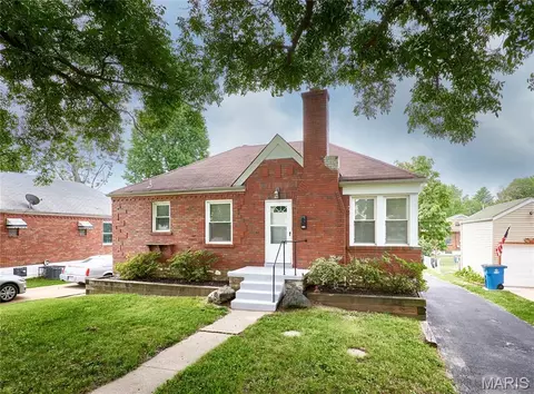 2146 Fairhaven Dr, Jennings, MO 63136
