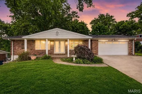 4851 Sunnyview Dr, Saint Louis, MO 63128