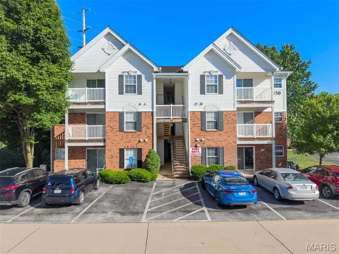 450 Benton Dr #I, Saint Peters, MO 63376