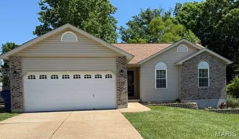 728 Santschi Dr, Herculaneum, MO 63048