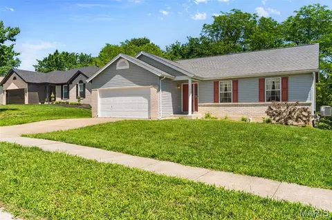2060 Peine Forest Dr, Wentzville, MO 63385