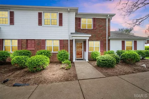 9073 W Swan Cir, Saint Louis, MO 63144