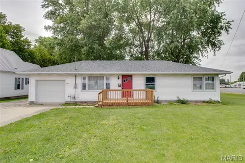 440 W State St, Waverly, IL 62692